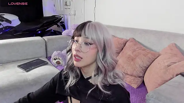 Snapshot of MidNightTouch-21 chatting on 12-01-25, 12:11 MidNightTouch-21 online show from 12-01-25, 12:11