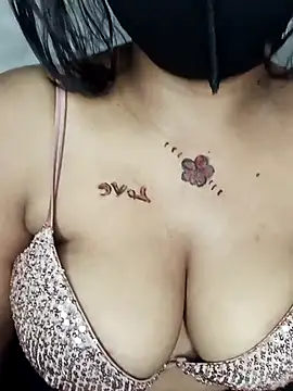 V HOT CUTE online show from 12-15-25, 06:14