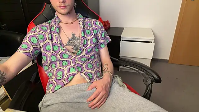 cutiebishy online show from 05-22-26, 03:15