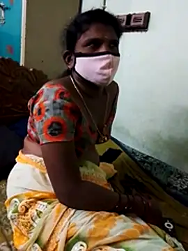 Snapshot of Couple1114 chatting on 11-08-25, 10:08 Couple1114 online show from 11-08-25, 10:08