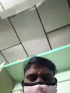 Snapshot of Couple1114 chatting on 11-12-25, 08:29 Couple1114 online show from 11-12-25, 08:29