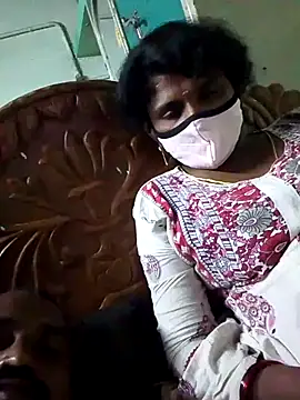 Snapshot of Couple1114 chatting on 11-15-25, 03:49 Couple1114 online show from 11-15-25, 03:49