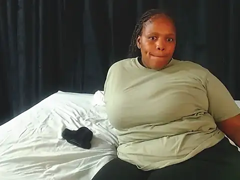 Snapshot of StunningChunky chatting on 11-06-25, 03:16 StunningChunky online show from 11-06-25, 03:16