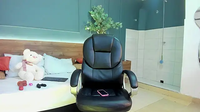 sheyla meow online show from 11-09-25, 03:43