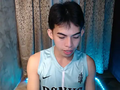 Urhotsilverboy online show from 12-19-25, 02:19