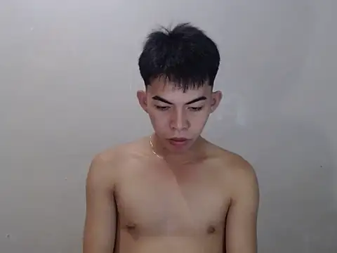 Urhotsilverboy online show from 05-02-26, 04:23
