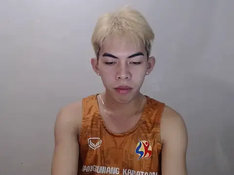 Snapshot of Urhotsilverboy chatting on 05-29-26, 03:51 Urhotsilverboy online show from 05-29-26, 03:51