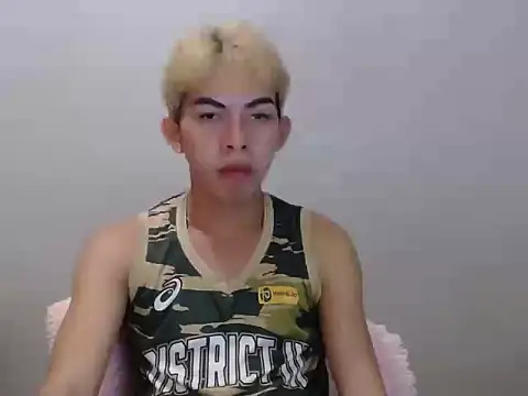 Snapshot of Urhotsilverboy chatting on 06-15-26, 12:27 Urhotsilverboy online show from 06-15-26, 12:27