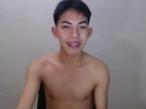 Snapshot of Urhotsilverboy chatting on 06-21-26, 01:06 Urhotsilverboy online show from 06-21-26, 01:06