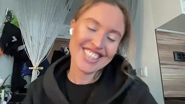 Snapshot of Ameli8 chatting on 03-21-26, 11:14 Ameli8 online show from 03-21-26, 11:14