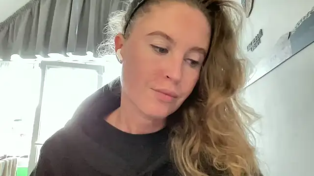 Ameli8 online show from 11-08-25, 01:14