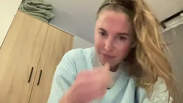 Ameli8 online show from 12-19-25, 07:05