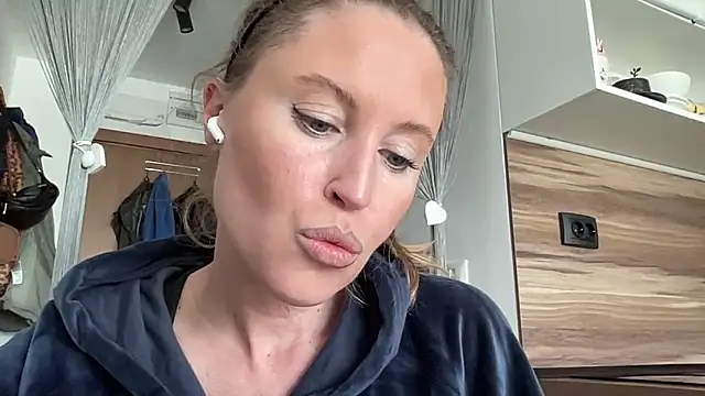 Snapshot of Ameli8 chatting on 05-05-26, 11:46 Ameli8 online show from 05-05-26, 11:46