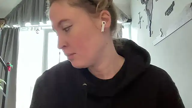 Snapshot of Ameli8 chatting on 02-13-26, 09:53 Ameli8 online show from 02-13-26, 09:53