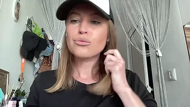 Snapshot of Ameli8 chatting on 05-02-26, 09:58 Ameli8 online show from 05-02-26, 09:58