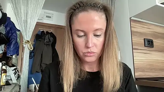 Snapshot of Ameli8 chatting on 04-18-26, 02:52 Ameli8 online show from 04-18-26, 02:52