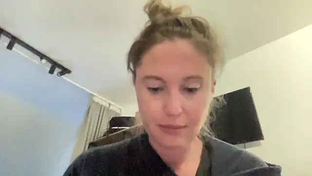 Snapshot of Ameli8 chatting on 04-25-26, 06:05 Ameli8 online show from 04-25-26, 06:05