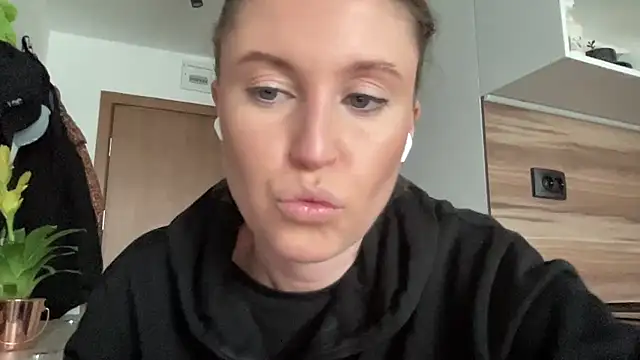 Ameli8 online show from 12-22-25, 12:27