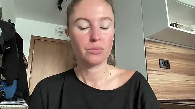 Ameli8 online show from 11-09-25, 10:52