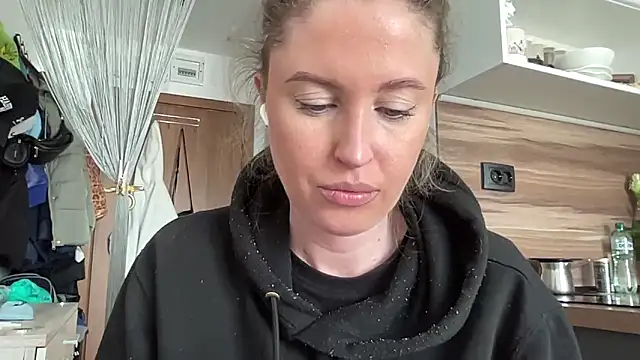 Snapshot of Ameli8 chatting on 03-26-26, 12:14 Ameli8 online show from 03-26-26, 12:14