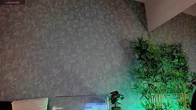 MiaHartx online show from 12-17-25, 07:35