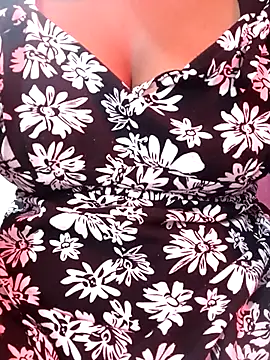 Snapshot of Rihasna chatting on 11-06-25, 12:31 Rihasna online show from 11-06-25, 12:31