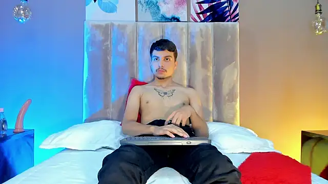 NicolasRey1 online show from 11-14-25, 03:43