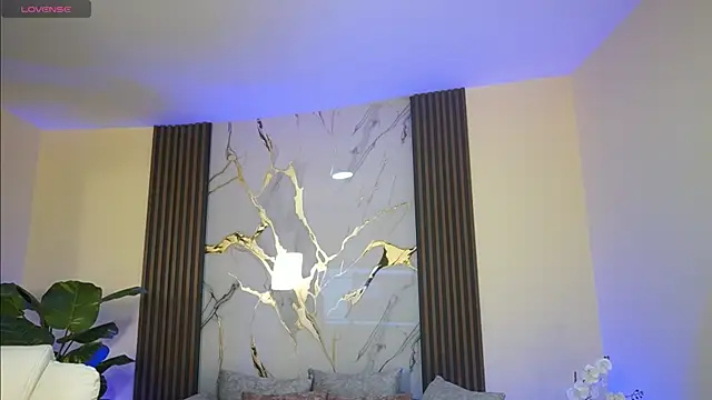 TessaaFox online show from 12-20-25, 11:35