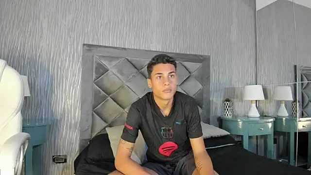 Snapshot of Dominic_Burk chatting on 11-07-25, 07:40 Dominic Burk online show from 11-07-25, 07:40