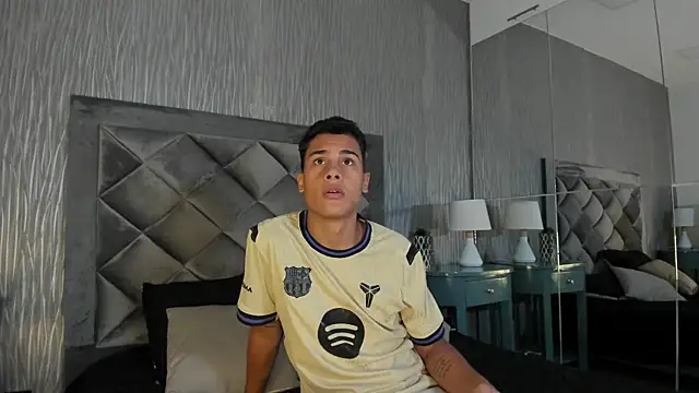 Snapshot of Dominic_Burk chatting on 11-06-25, 07:18 Dominic Burk online show from 11-06-25, 07:18