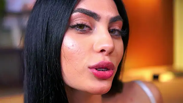 Snapshot of RavennaDArcy chatting on 12-20-25, 07:17 RavennaDArcy online show from 12-20-25, 07:17