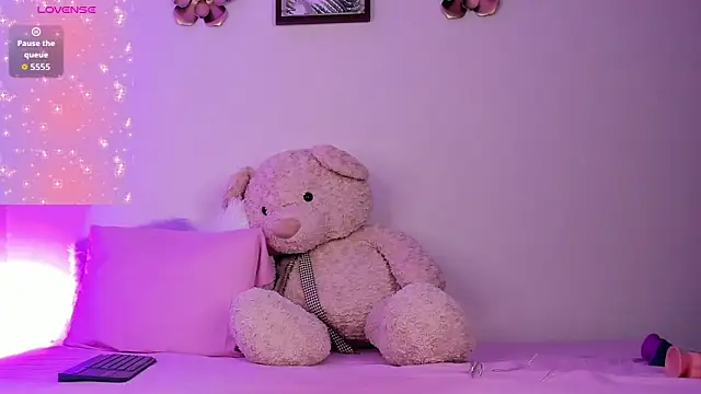 Nyra lux16 online show from 12-02-25, 07:54