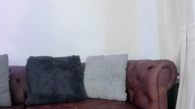 Niina26 online show from 12-14-25, 03:24