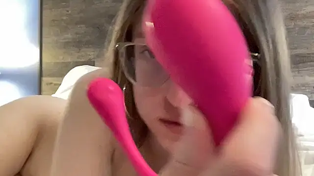 EveLunny online show from 04-17-26, 08:55