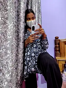 Student12th online show from 11-18-25, 04:21