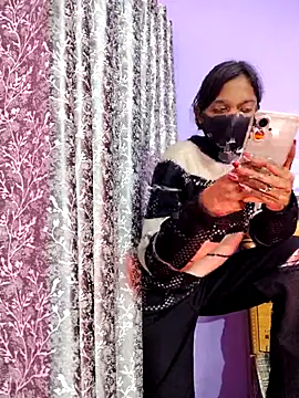 Student12th online show from 12-18-25, 04:00