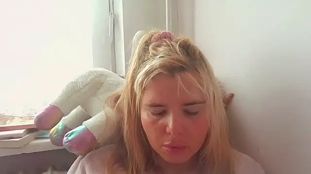 Snapshot of HornyElena chatting on 06-14-26, 01:12 HornyElena online show from 06-14-26, 01:12