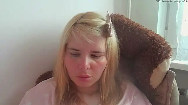 Snapshot of HornyElena chatting on 06-03-26, 03:17 HornyElena online show from 06-03-26, 03:17