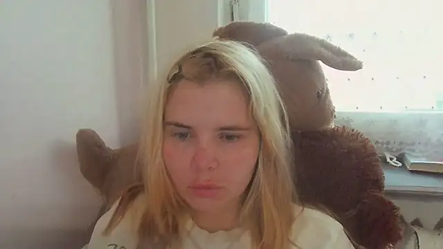 Snapshot of HornyElena chatting on 06-21-26, 03:07 HornyElena online show from 06-21-26, 03:07