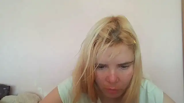 Snapshot of HornyElena chatting on 06-27-26, 08:09 HornyElena online show from 06-27-26, 08:09