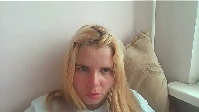 Snapshot of HornyElena chatting on 06-09-26, 03:24 HornyElena online show from 06-09-26, 03:24