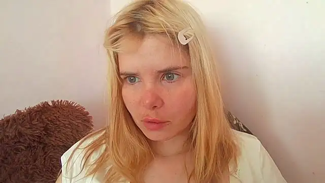 Snapshot of HornyElena chatting on 07-08-26, 08:26 HornyElena online show from 07-08-26, 08:26
