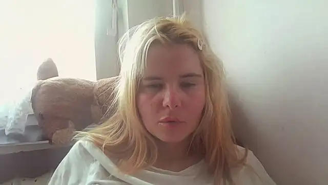 Snapshot of HornyElena chatting on 06-20-26, 04:34 HornyElena online show from 06-20-26, 04:34
