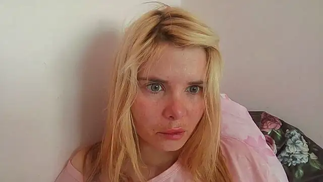 Snapshot of HornyElena chatting on 07-13-26, 12:59 HornyElena online show from 07-13-26, 12:59