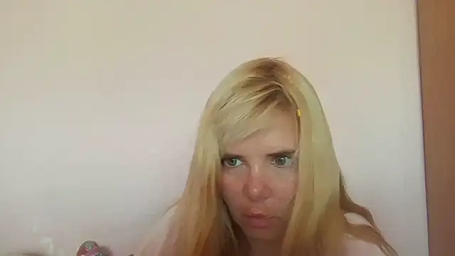 Snapshot of HornyElena chatting on 06-27-26, 12:22 HornyElena online show from 06-27-26, 12:22