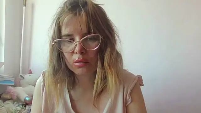 Snapshot of HornyElena chatting on 11-22-25, 11:53 HornyElena online show from 11-22-25, 11:53