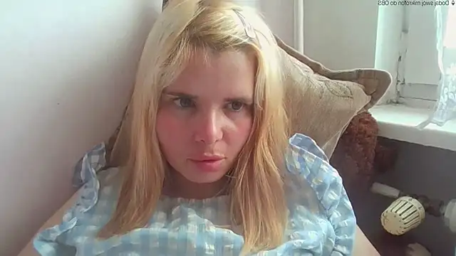 Snapshot of HornyElena chatting on 06-04-26, 03:17 HornyElena online show from 06-04-26, 03:17