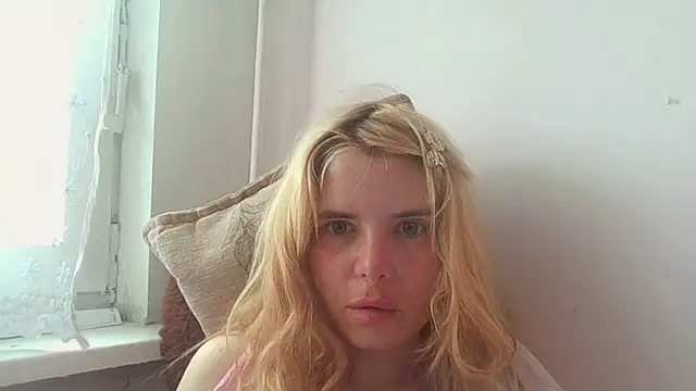 Snapshot of HornyElena chatting on 06-13-26, 01:09 HornyElena online show from 06-13-26, 01:09