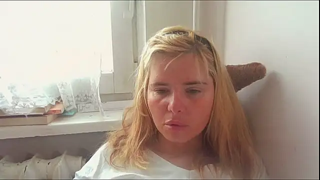 Snapshot of HornyElena chatting on 06-15-26, 08:25 HornyElena online show from 06-15-26, 08:25