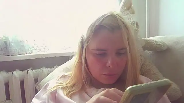 Snapshot of HornyElena chatting on 06-17-26, 08:36 HornyElena online show from 06-17-26, 08:36